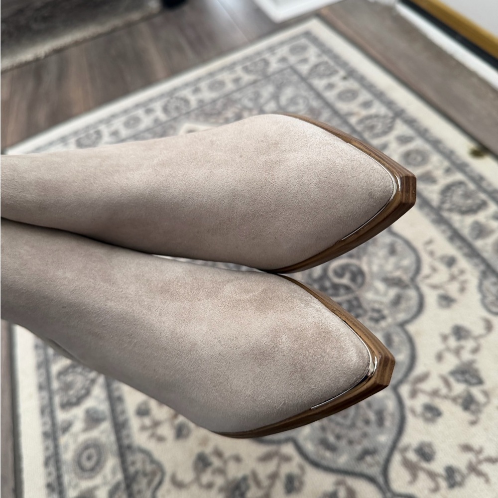 Marc Fisher Yale Chelsea Boot Cloud Suede 7.5 - Picture 3 of 8
